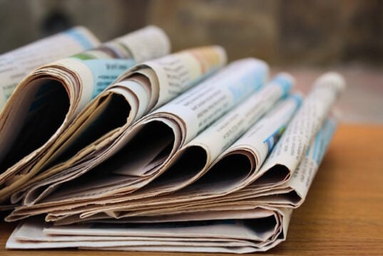 news https://www.vecteezy.com/photo/23056493-newspapers-on-the-table