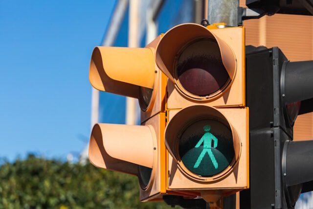 Traffic lights over urban intersection. Green light https://www.vecteezy.com/photo/8159196-traffic-lights-over-urban-intersection-green-light