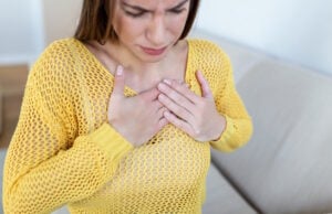 Even The Smallest Heart Issues May Raise Dementia Risk, New Study Finds https://www.vecteezy.com/photo/23261508-young-woman-having-chestpain-acute-pain-possible-heart-attack-effect-of-stress-and-unhealthy-lifestyle-concept