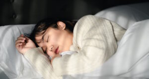 https://www.vecteezy.com/photo/14325217-young-woman-sleeping-on-white-bed