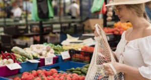 https://www.freepik.com/free-photo/beautiful-woman-using-organic-bag-veggies_9877792.htm#from_view=detail_serie