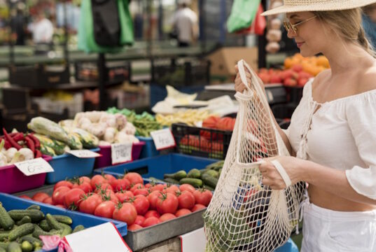 https://www.freepik.com/free-photo/beautiful-woman-using-organic-bag-veggies_9877792.htm#from_view=detail_serie