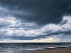 https://www.freepik.com/premium-photo/dark-dramatic-sky-stormy-clouds-tropical-sea_14494912.htm#page=2&query=windy&position=23&from_view=search&track=sph&uuid=be49afd8-e576-405f-95fc-56487d4b6bb6