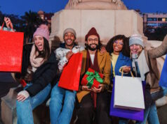 https://www.freepik.com/premium-photo/group-best-friends-celebrating-christmas-together-showing-their-shopping-bags-happy-people_94037239.htm#query=people%20holiday%20shopping&position=16&from_view=search&track=ais&uuid=f7824c51-cc3a-45fc-a9e3-5c0bc034747e