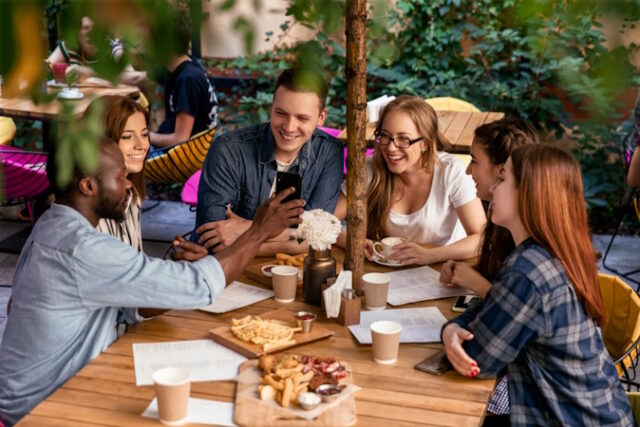 https://www.freepik.com/free-photo/top-view-friendly-meeting-college-students-their-free-time-cozy-restaurant_6449269.htm#query=group%20bar%20table&position=40&from_view=search&track=ais&uuid=7b40f52e-0485-49d7-9910-96c26496caa8