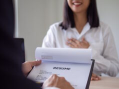 https://www.vecteezy.com/photo/17342550-executives-are-interviewing-job-applicants-to-accept-new-job-flaps-to-work-in-vacancies-discuss-the-applicant-s-work-history-and-ability