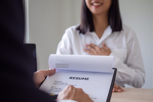 vecteezy_executives-are-interviewing-job-applicants-to-accept-new-job_17342550 https://www.vecteezy.com/photo/17342550-executives-are-interviewing-job-applicants-to-accept-new-job-flaps-to-work-in-vacancies-discuss-the-applicant-s-work-history-and-ability