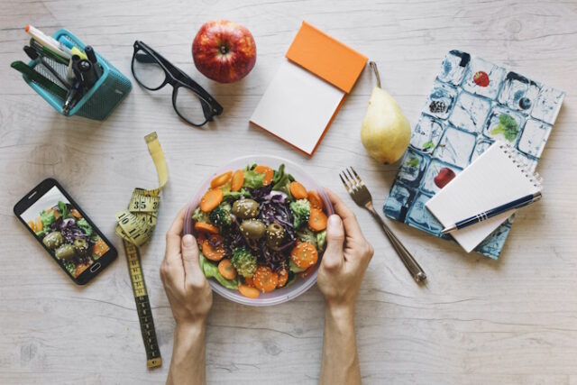 https://www.freepik.com/free-photo/crop-hands-holding-bowl-with-salad-office_2092097.htm#fromView=search&page=1&position=20&uuid=822db4aa-2aa2-40d3-b3ec-dd3a6d71f9c3