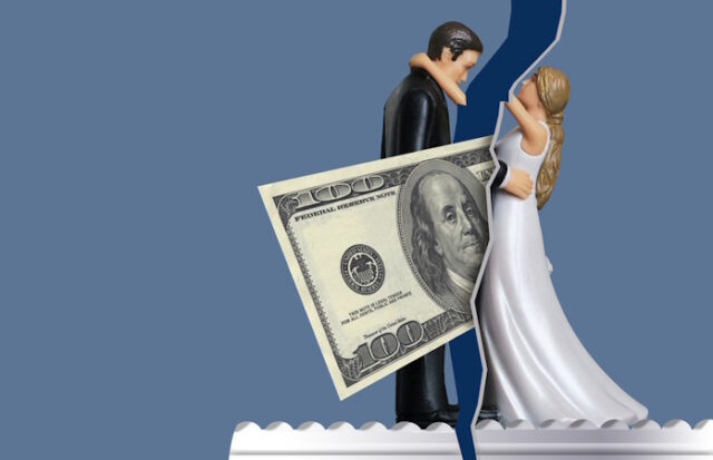 dreamstime_s_133377623 Divorce cake Photo 133377623 © Robert Goebel | Dreamstime.com