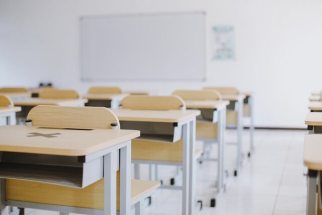 vecteezy_empty-classroom-without-students-with-desks-chairs-and_6757052 https://www.vecteezy.com/photo/6757052-empty-classroom-without-students-with-desks-chairs-and-white-board-during-pandemic