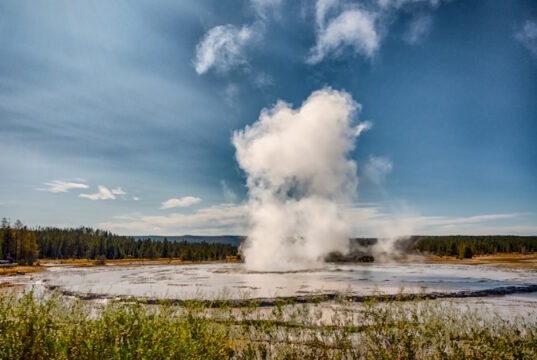 https://www.vecteezy.com/photo/2924053-eruption-of-old-faithful-geyser-at-yellowstone-nationl-park