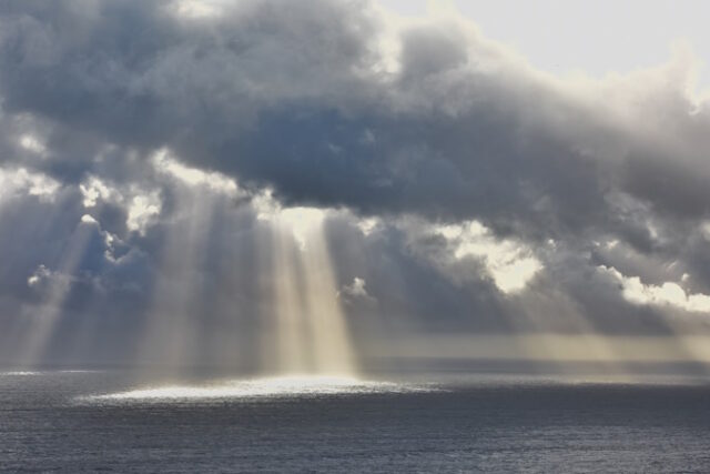 Low angle shot of the sun shining through the clouds over the beautiful ocean https://www.freepik.com/free-photo/low-angle-shot-sun-shining-through-clouds-beautiful-ocean_12750637.htm#fromView=search&page=1&position=3&uuid=d9d01ec6-cd0c-4344-9b52-6a3248017a2f