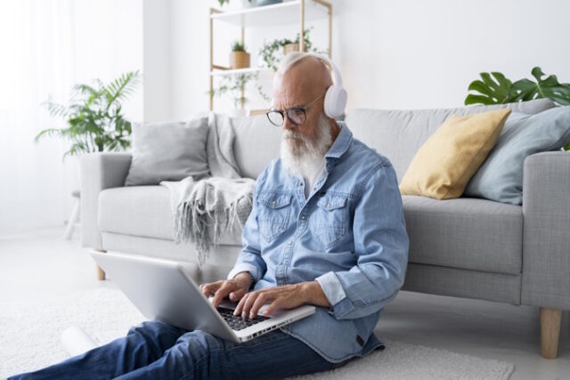 https://www.freepik.com/free-photo/medium-shot-man-sitting-floor_18494109.htm#fromView=search&page=1&position=43&uuid=87b1596c-0348-40a7-9c53-044d7d7afbae
