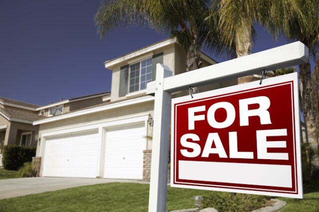 https://www.vecteezy.com/photo/16357273-for-sale-real-estate-sign-and-house
