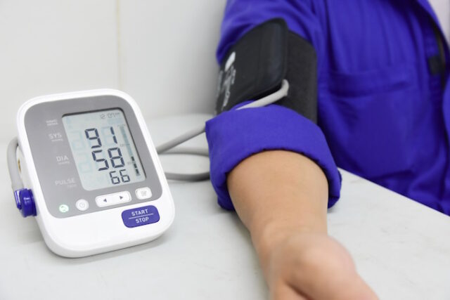 The doctor used a blood pressure monitor to measure the blood pr https://www.vecteezy.com/photo/1862964-blood-pressure-monitor