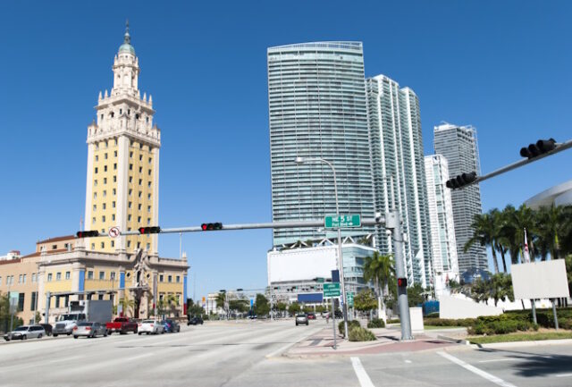 https://www.vecteezy.com/photo/22705911-miami-downtown-crossroad-and-freedom-tower