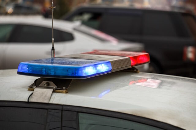police car lights in city street at winter day with cars traffic in blurry background https://www.vecteezy.com/photo/12631708-police-car-lights-in-city-street-at-winter-day-with-cars-traffic-in-blurry-background