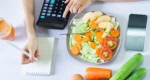 https://www.vecteezy.com/photo/3122689-young-asian-woman-with-healthy-meals