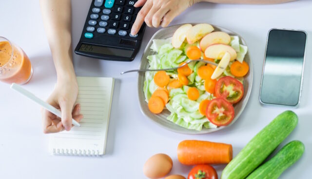 https://www.vecteezy.com/photo/3122689-young-asian-woman-with-healthy-meals