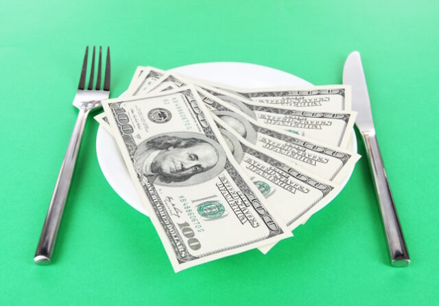 https://www.freepik.com/premium-photo/money-plate-green-background_49075277.htm#fromView=search&page=1&position=11&uuid=41e4c055-389e-4197-9624-32f34d26a52e