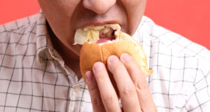 https://www.vecteezy.com/photo/32190132-man-eating-food