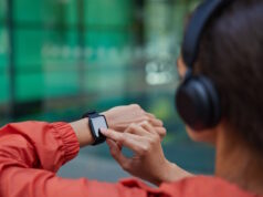 https://www.freepik.com/free-photo/woman-checks-results-fitness-training-smartwatch-listens-music-via-headphones-dressed-anorak-poses-blurred_19046120.htm#fromView=search&page=1&position=24&uuid=3e648ee1-b579-44a1-b8ca-29272c5ca08d