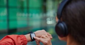https://www.freepik.com/free-photo/woman-checks-results-fitness-training-smartwatch-listens-music-via-headphones-dressed-anorak-poses-blurred_19046120.htm#fromView=search&page=1&position=24&uuid=3e648ee1-b579-44a1-b8ca-29272c5ca08d