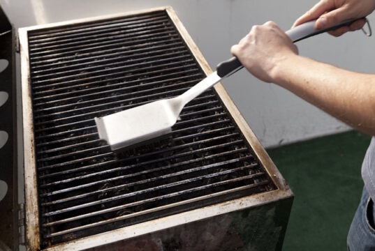 Grill Cleaning (Photo 29875080 | Grill Cleaning © Eldadcarin | Dreamstime.com)