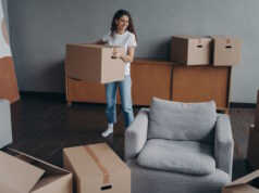 https://www.freepik.com/premium-photo/hispanic-girl-is-holding-box-leaving-apartment-happy-young-woman-relocates-alone_27875899.htm#fromView=search&page=1&position=28&uuid=a4d190ae-9fce-49c3-a08d-72eb4a7bf504