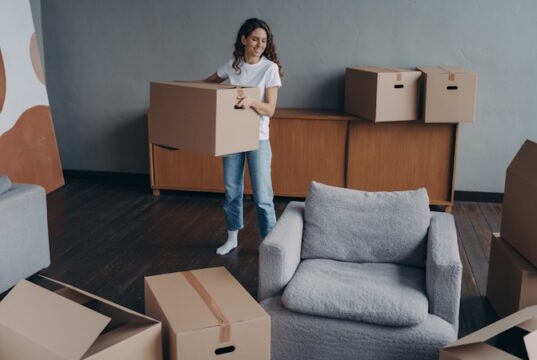 https://www.freepik.com/premium-photo/hispanic-girl-is-holding-box-leaving-apartment-happy-young-woman-relocates-alone_27875899.htm#fromView=search&page=1&position=28&uuid=a4d190ae-9fce-49c3-a08d-72eb4a7bf504