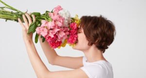 https://www.vecteezy.com/photo/36550303-portrait-of-nice-short-haired-girl-in-white-blank-t-shirt-holding-a-bouquet-of-colorful-flowers-enjoying-the-smell-standing-over-white-background-with-closed-eyes