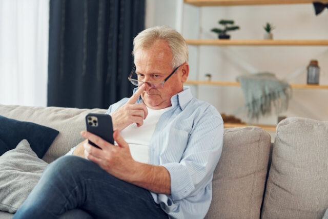 https://www.vecteezy.com/photo/15412461-sitting-with-smartphone-in-hands-senior-man-in-nice-clothes-is-at-home