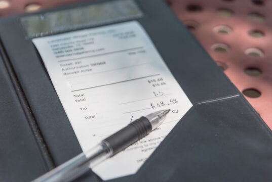 tipping Photo 118326401 © Trong Nguyen | Dreamstime.com