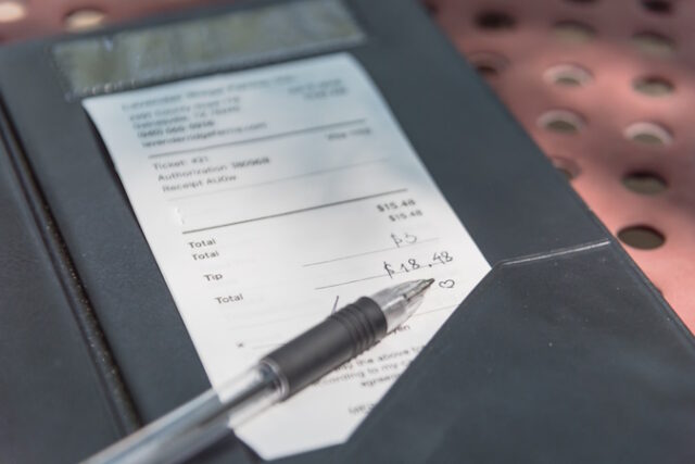 tipping Photo 118326401 © Trong Nguyen | Dreamstime.com