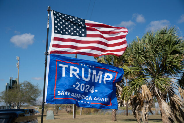 dreamstime_s_260841439 Trump environment Photo 260841439 © Beth Baisch | Dreamstime.com