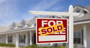 sold sign Photo 28880105 © Feverpitched | Dreamstime.com
