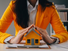 https://www.vecteezy.com/photo/36128577-real-estate-agent-delivering-sample-homes-to-customers-mortgage-loan-contracts-make-a-contract-for-hire-purchase-and-sale-of-a-house-and-home-insurance-contracts-home-mortgage-loan-concepts
