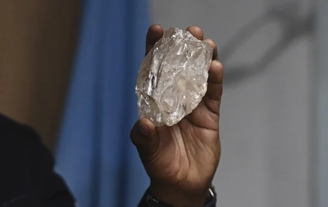 diamond https://apnews.com/article/diamond-botswana-largest-carats-mining-0a736574d7cadaa8d9fe23c651ece97a?user_email=c71afb4ed31f75488d6da63c33654b9e80a39619625f83ffc49d9490457250d6&utm_medium=Afternoon_Wire&utm_source=Sailthru_AP&utm_campaign=AfternoonWire_Aug22_2024&utm_term=Afternoon%20Wire