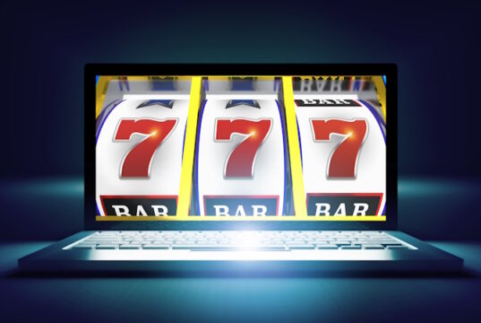 https://www.vecteezy.com/photo/24629840-casinos-slot-machine-online-games-laptop-concept
