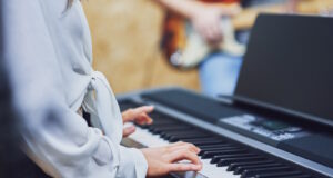 https://www.vecteezy.com/photo/15867479-caucasian-woman-playing-on-keyboard-with-band