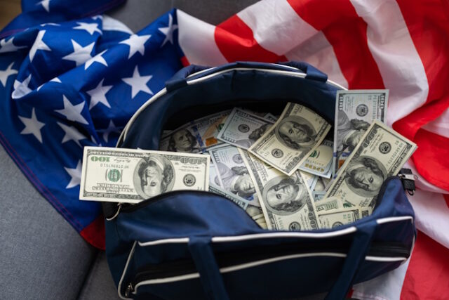 Open suitcase with one million dollars bills stacks https://www.vecteezy.com/photo/48211853-open-suitcase-with-one-million-dollars-bills-stacks