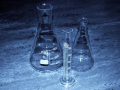 https://pixabay.com/photos/analysis-analyze-beaker-biology-218857/