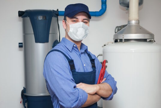 https://www.freepik.com/premium-photo/plumber-wearing-mask-work-covid-concept_18136669.htm#from_view=detail_alsolike