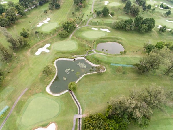 https://www.freepik.com/premium-photo/aerial-view-golf-course-with-bunker-pond_109602887.htm?log-in=email#fromView=search&page=1&position=22&uuid=eca13f80-b298-4844-b05e-749c76a41c83