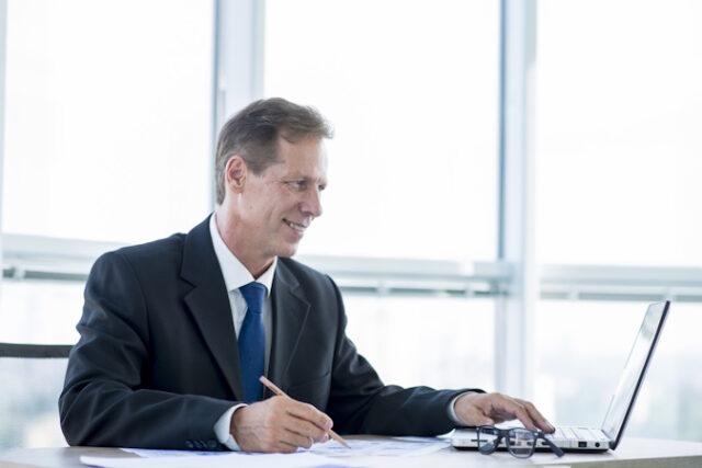 https://www.freepik.com/free-photo/modern-office-composition-with-businessman_3369431.htm#fromView=search&page=1&position=20&uuid=e7ba9b60-12eb-4fc0-844b-fcd56c51bbdd