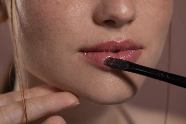 https://www.freepik.com/free-photo/young-woman-portrait-with-make-up-product_17861196.htm#fromView=search&page=1&position=25&uuid=88f5589b-2865-4b38-9921-90249ec7c73b