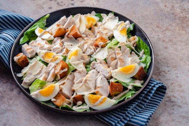 https://www.freepik.com/premium-photo/grilled-chicken-caesar-salad-with-crunchy-croutons_25310841.htm#from_view=detail_alsolike