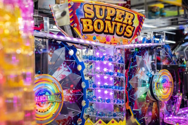 https://www.pexels.com/photo/a-super-bonus-machine-in-close-up-photography-9398109/