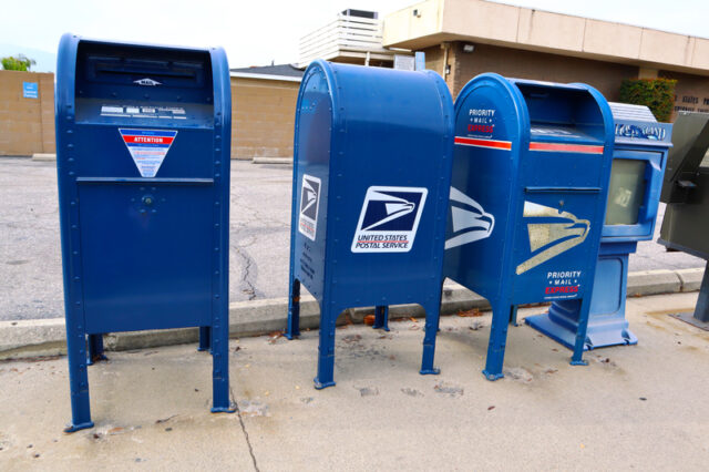 mailboxes ID 337356209 © Walter Cicchetti | Dreamstime.com