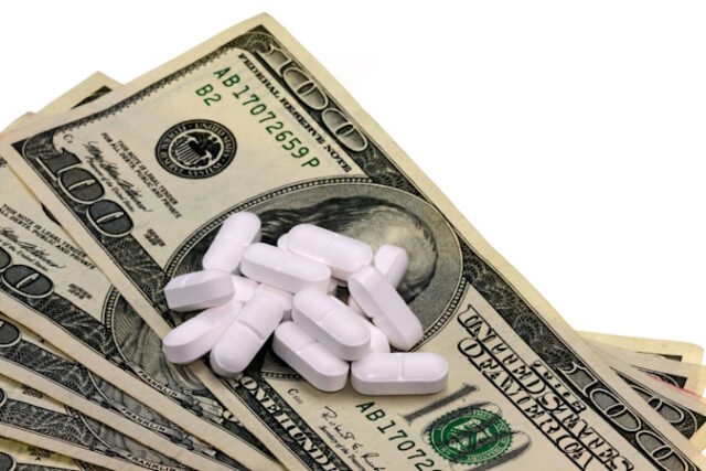 overhead-shot-white-tablets-placed-top-dollar-bill-with-white-background https://www.freepik.com/free-photo/overhead-shot-white-tablets-placed-top-dollar-bill-with-white-background_10583417.htm#fromView=search&page=1&position=2&uuid=f2a9f927-12df-4acc-a1ad-2d06271886ea